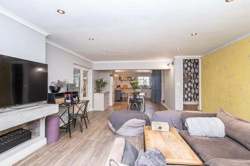4 Bedroom Property for Sale in Constantia Western Cape